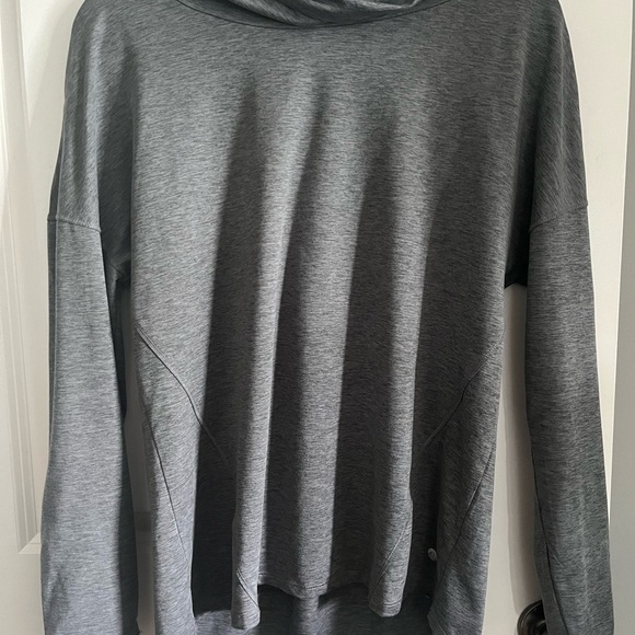 Apana loose turtleneck pullover, athletic top. - Picture 9 of 11